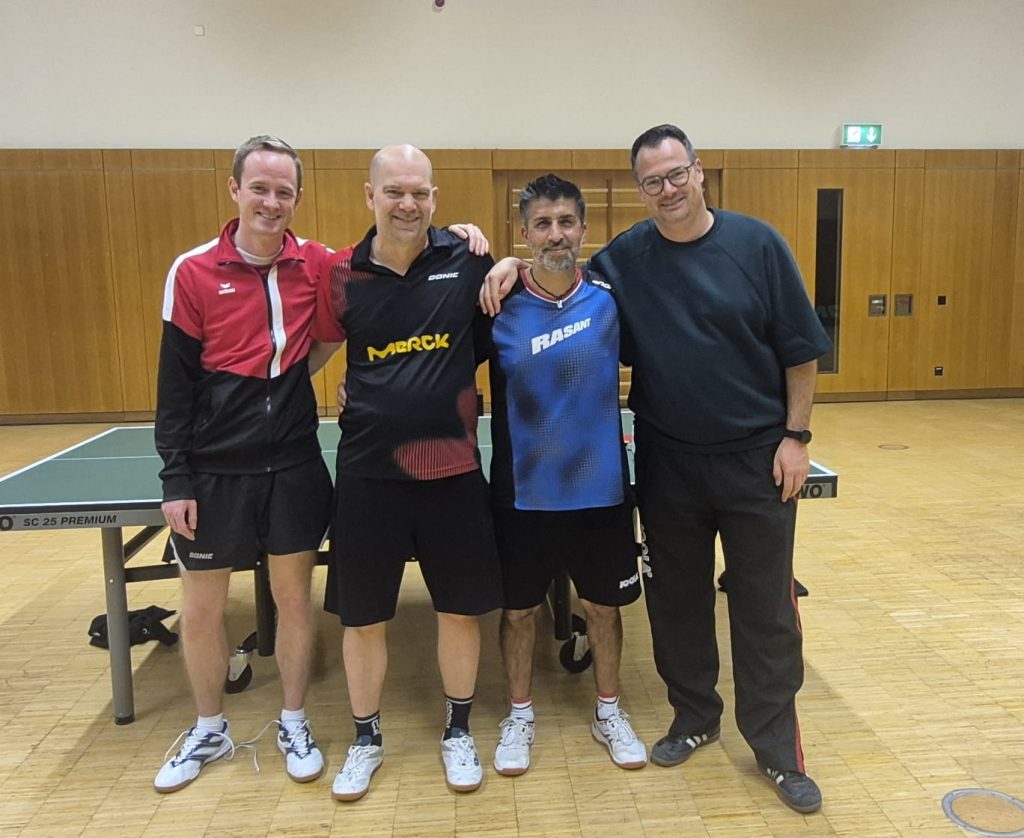 Das Siegertreppchen der Vereinsmeisterschaften v.l.: Jan Wich (3. Platz), Andreas Hock (2. Platz), Pele Aydin (1. Platz), Jens Dony (3. Platz)